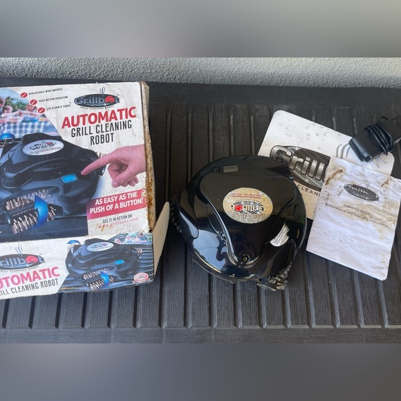 Grillbot Automatic Grill Cleaning Robot Includes AC Adapter to recharge - Picture 2 of 8